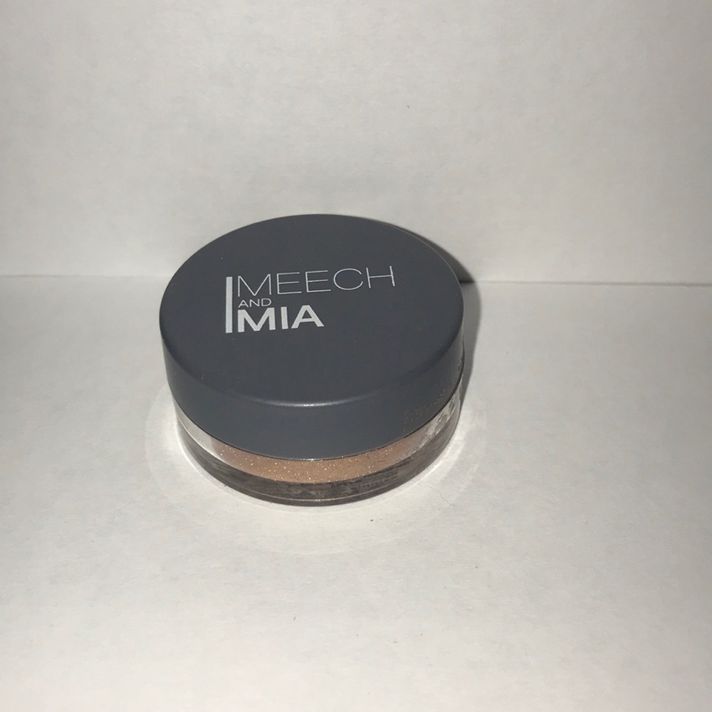 Meech and Mia loose pigment. Shade: Copper
